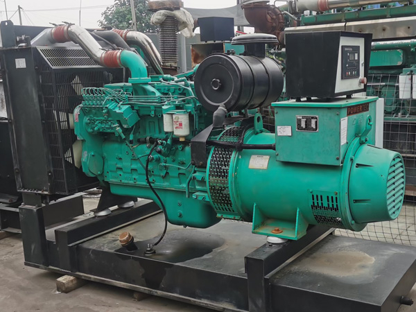 延边朝鲜族冬季低温环境下，500KW发电机组启动电瓶的容量需求具体会增加多少？